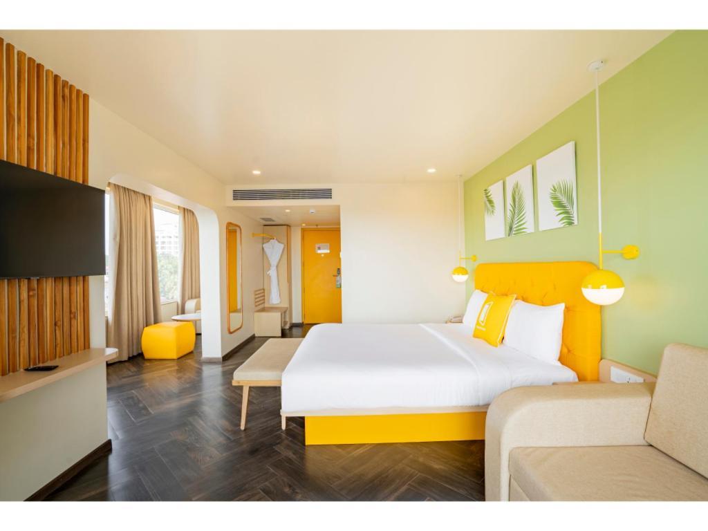 Bloom Hotel - Dona Paula Панаджи Стая снимка