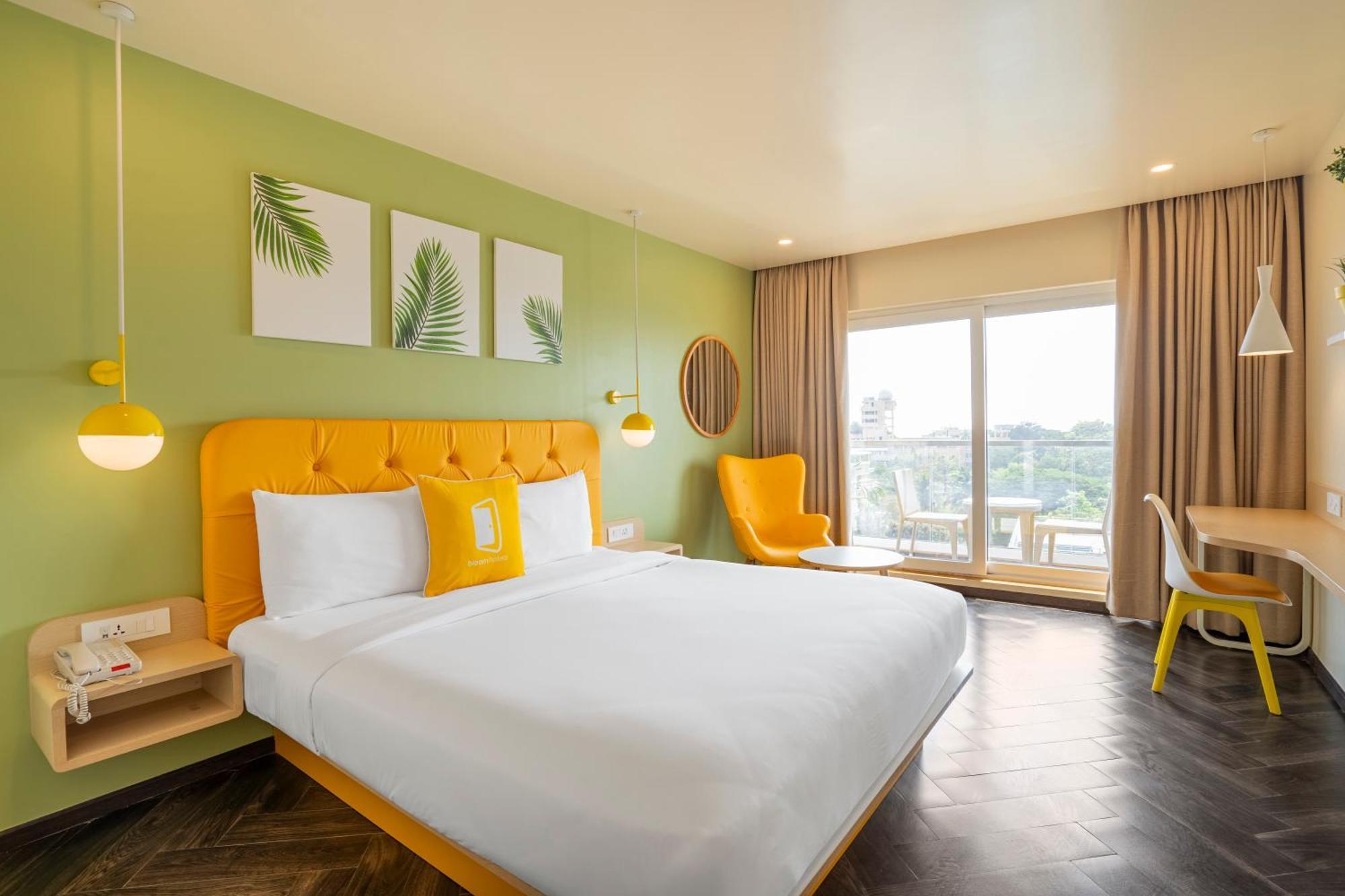 Bloom Hotel - Dona Paula Панаджи Стая снимка