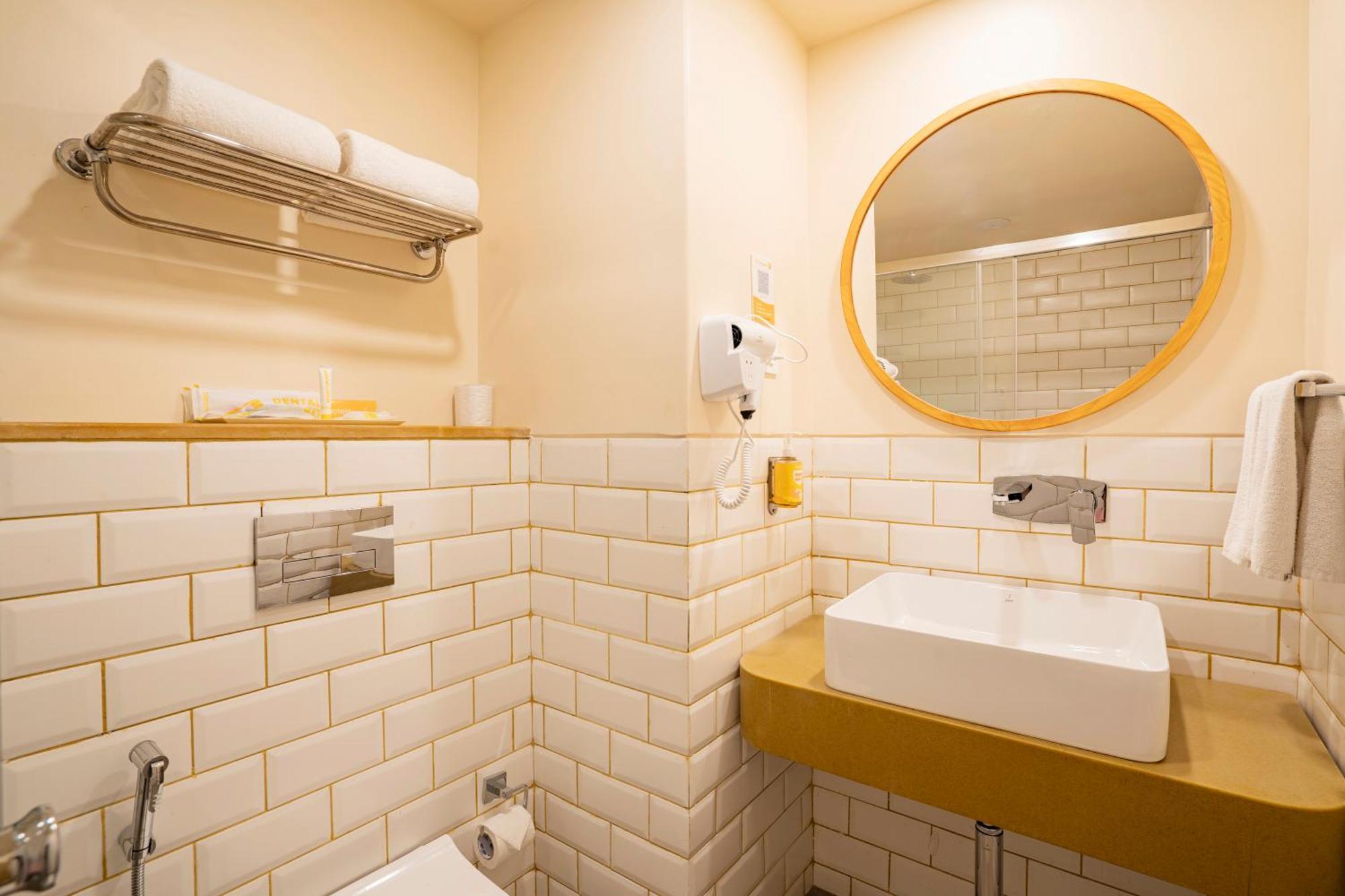 Bloom Hotel - Dona Paula Панаджи Стая снимка